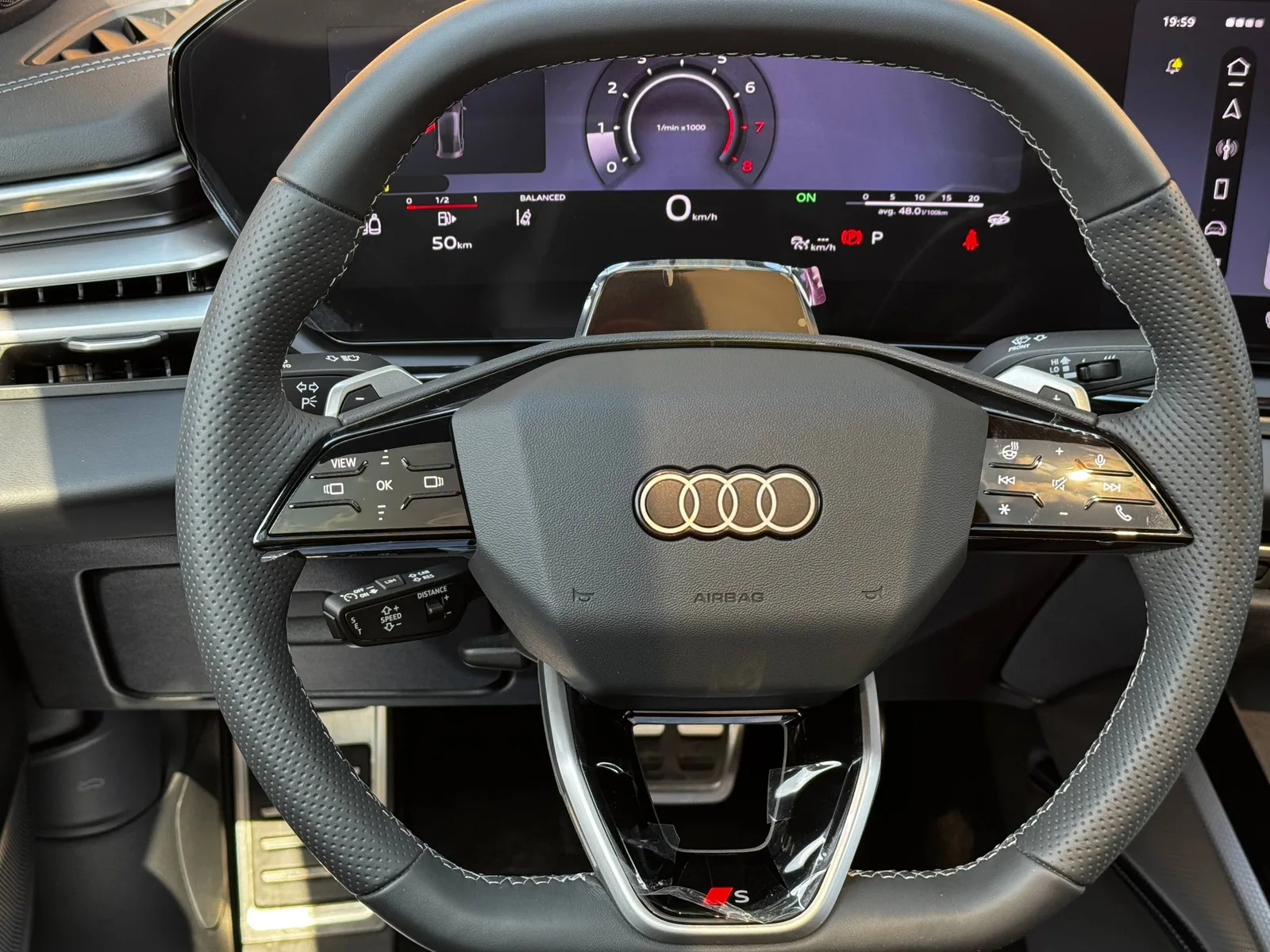 Audi A5L 2026 — руль и виртуальная приборная панель
