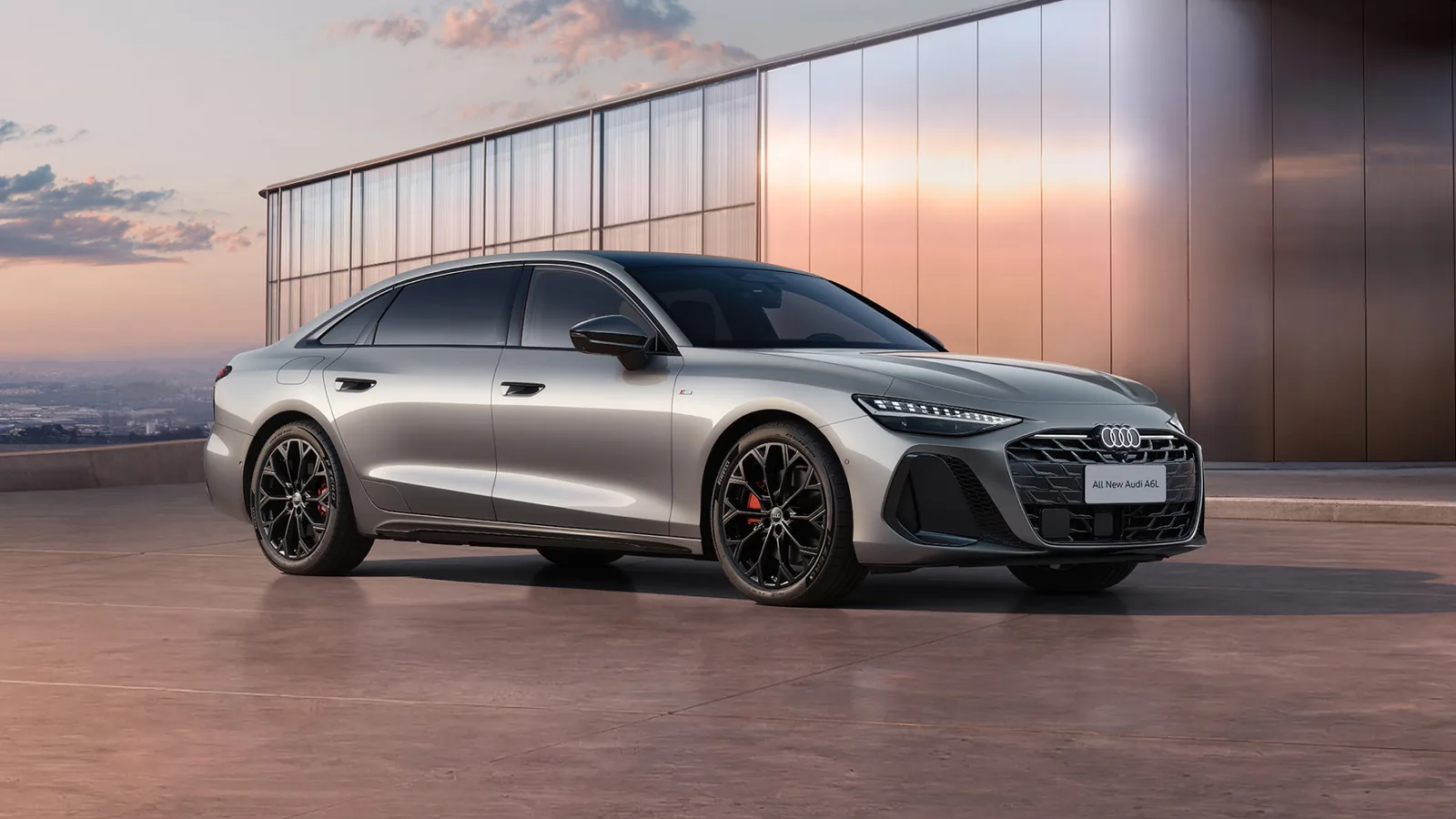 Audi A6L 2026 у здания