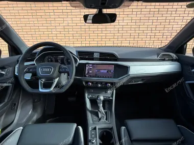 Салон Audi Q3 2026 — передняя панель и мультимедиа