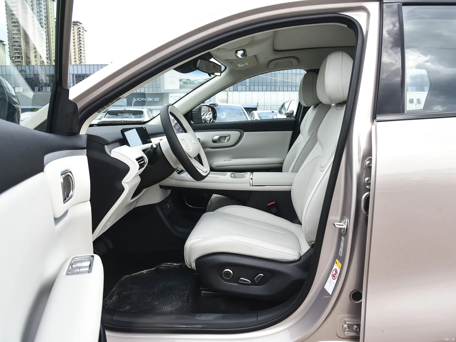 Мультимедиа Changan Qiyuan Nevo Q05 2026