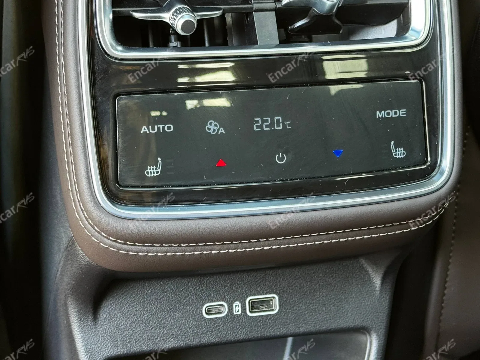 Geely Monjaro 2026 — управление климатом заднего ряда
