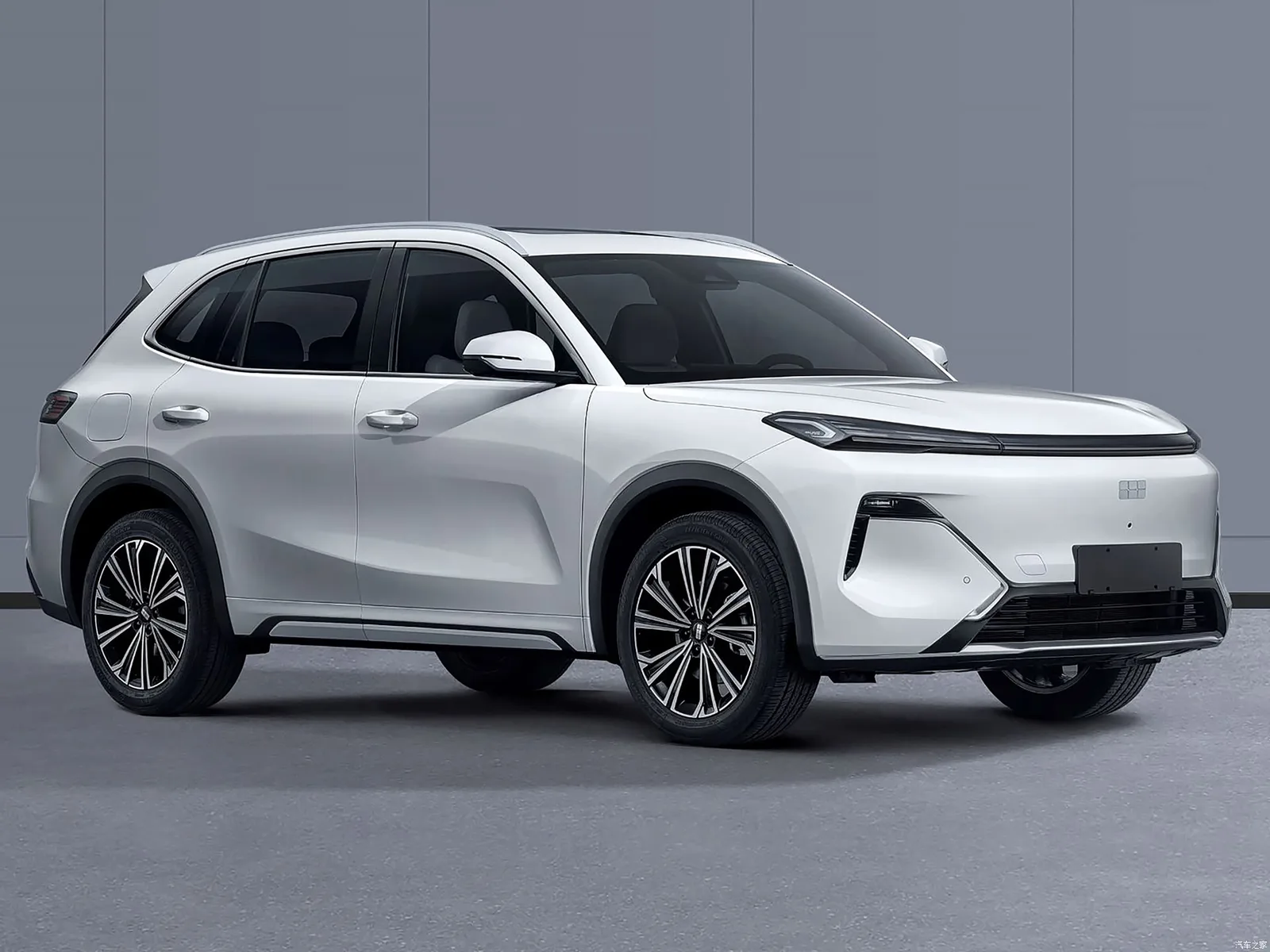 Geely Galaxy Starship 7 2026 — вид спереди три четверти, белый кузов