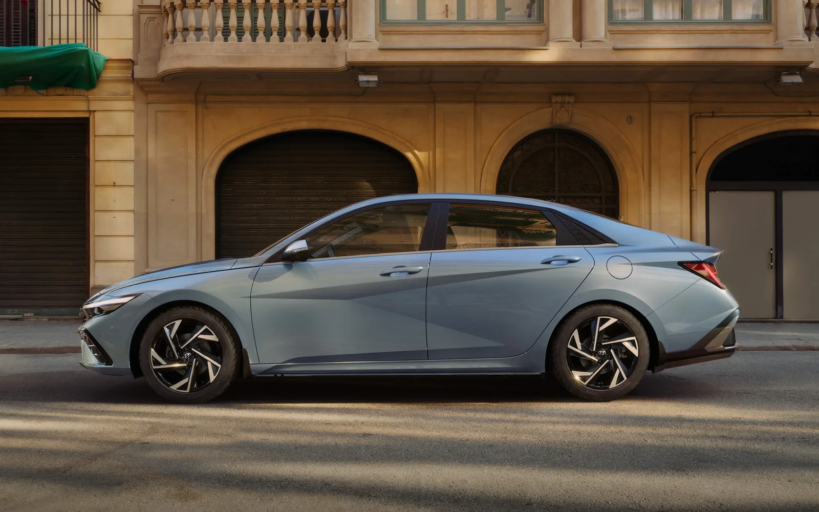 Hyundai Elantra 2025, фото 1