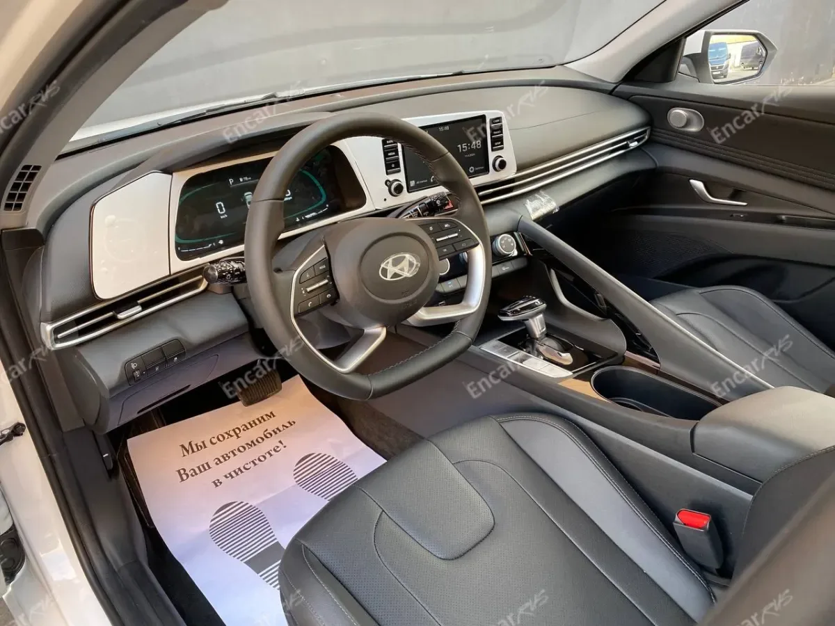 Место водителя Hyundai Elantra 2026