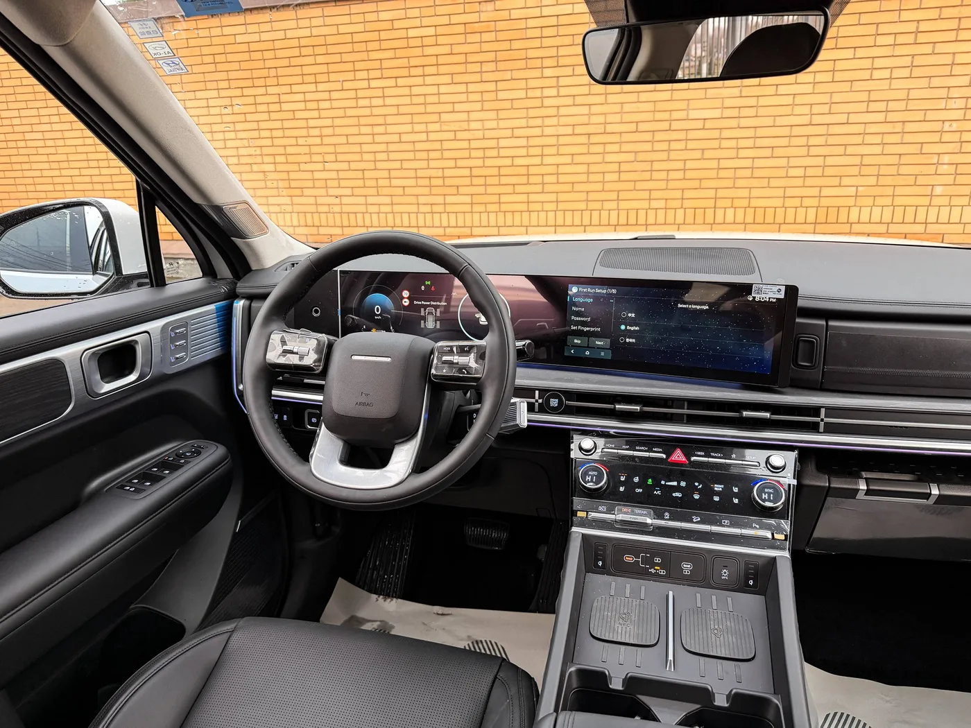 Hyundai Santa Fe 2026 — руль и мультимедиа
