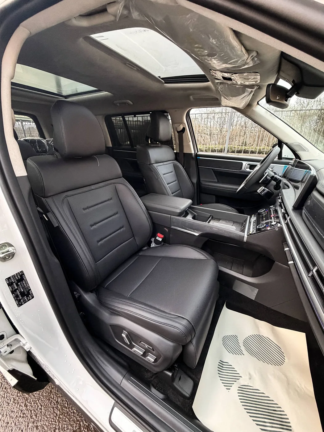 Hyundai Santa Fe 2026 — кожаные сиденья