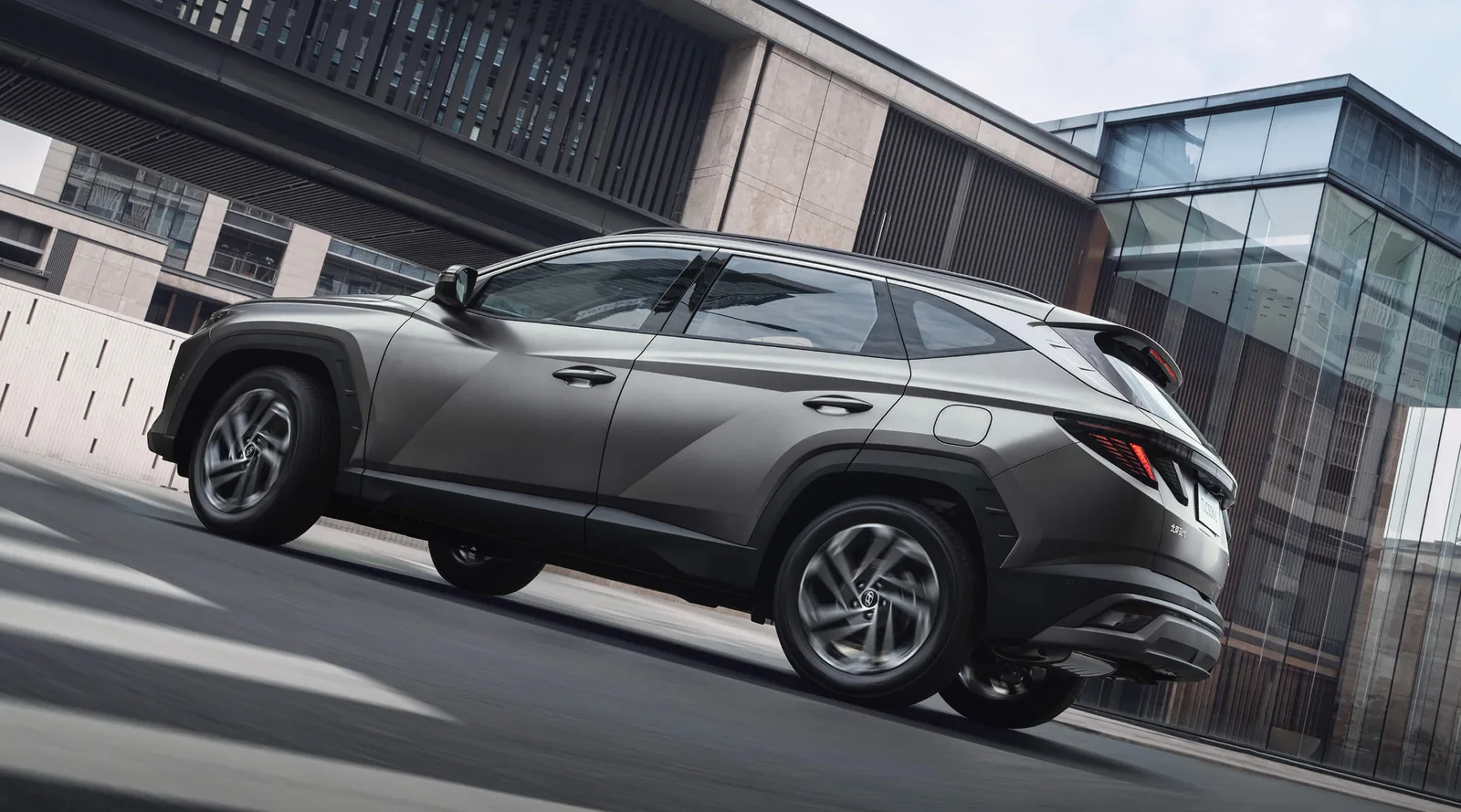Hyundai Tucson L 2026 — в движении