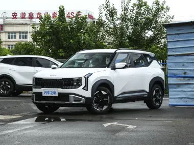 Kia Seltos NEW 2026 — вид спереди три четверти