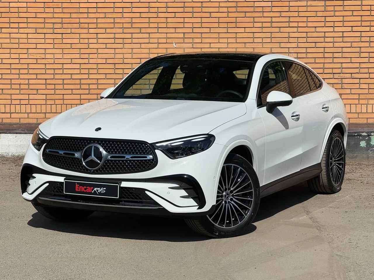 Mercedes-Benz GLC 300 Coupe — вид спереди, реальное фото