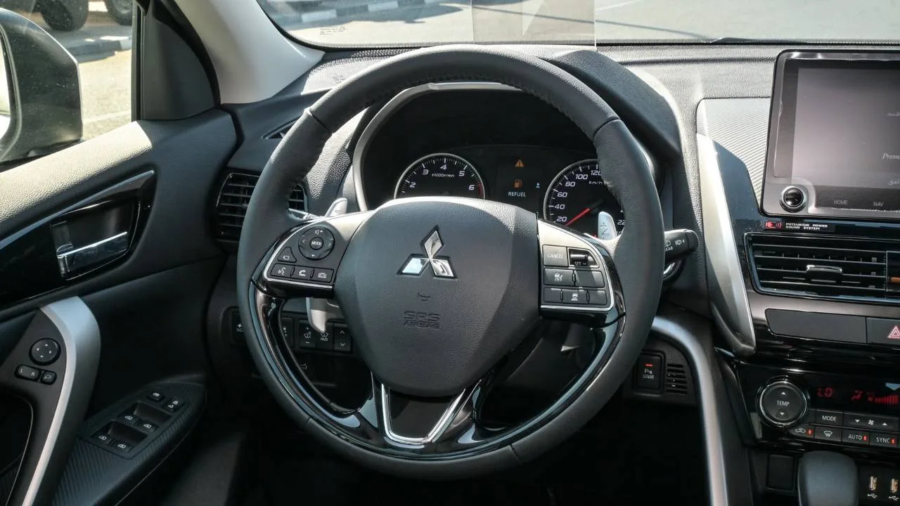 Интерьер Mitsubishi Eclipse Cross 2026 — приборная панель и мультимедиа