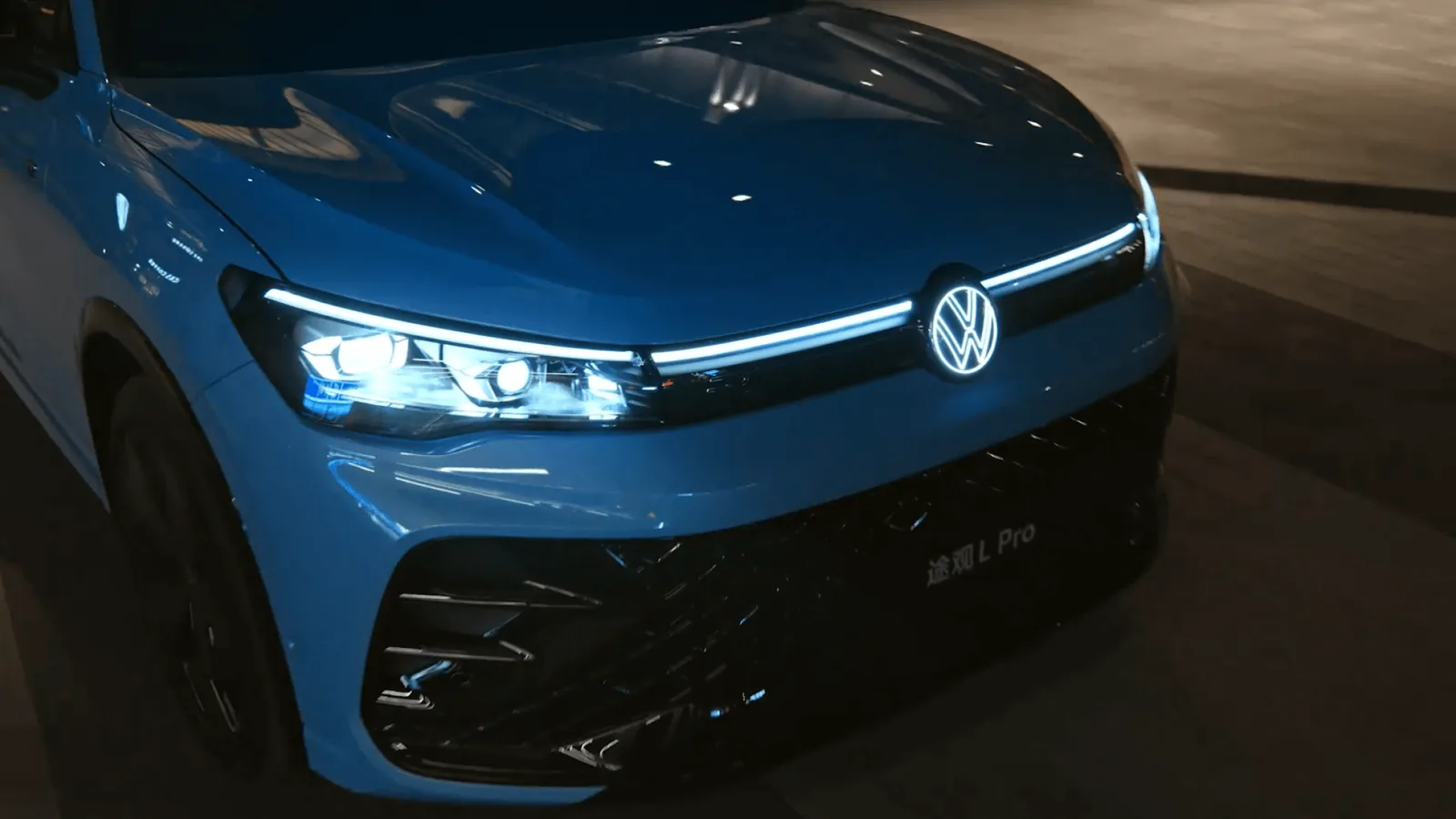 Дизайн Volkswagen Tiguan L Pro 2026 — светящаяся решётка и R-Line
