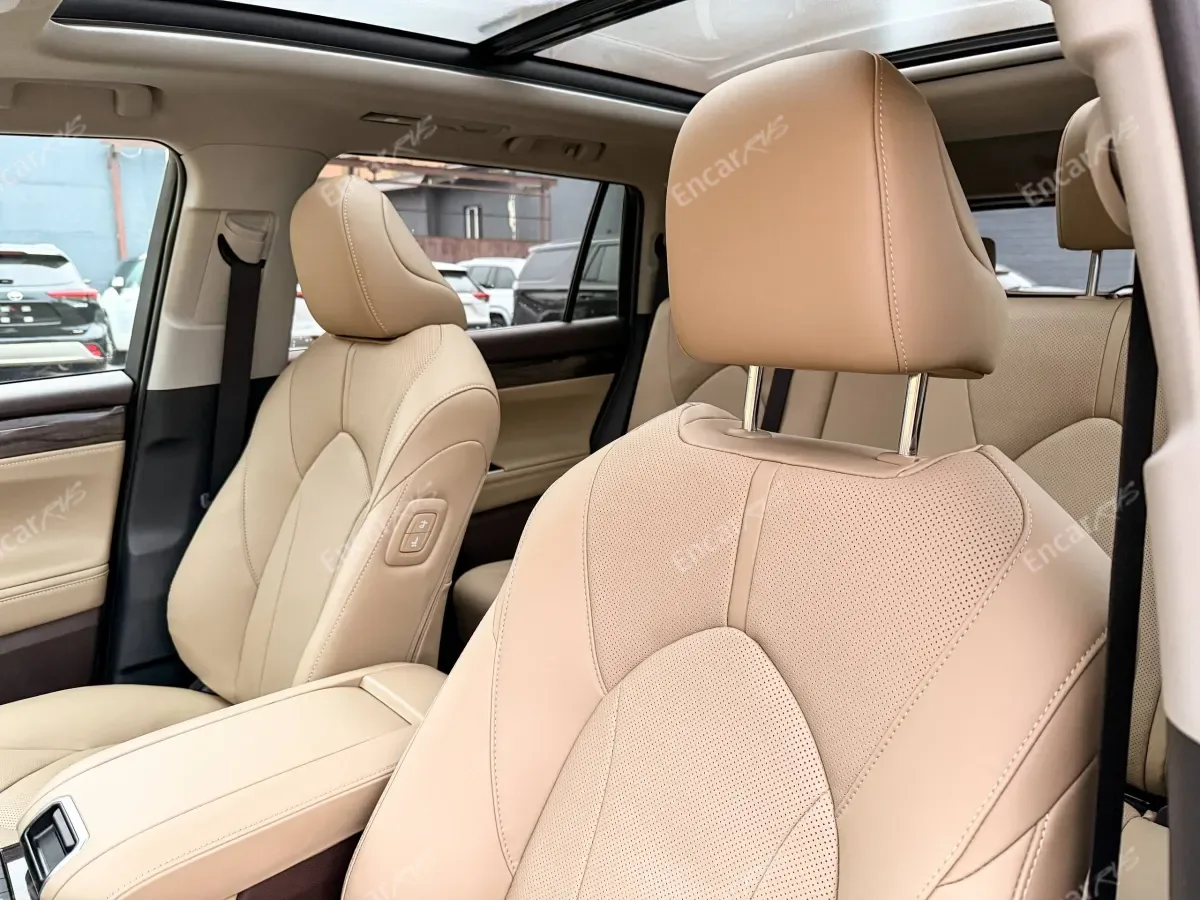 Передние сиденья Toyota Highlander 2026