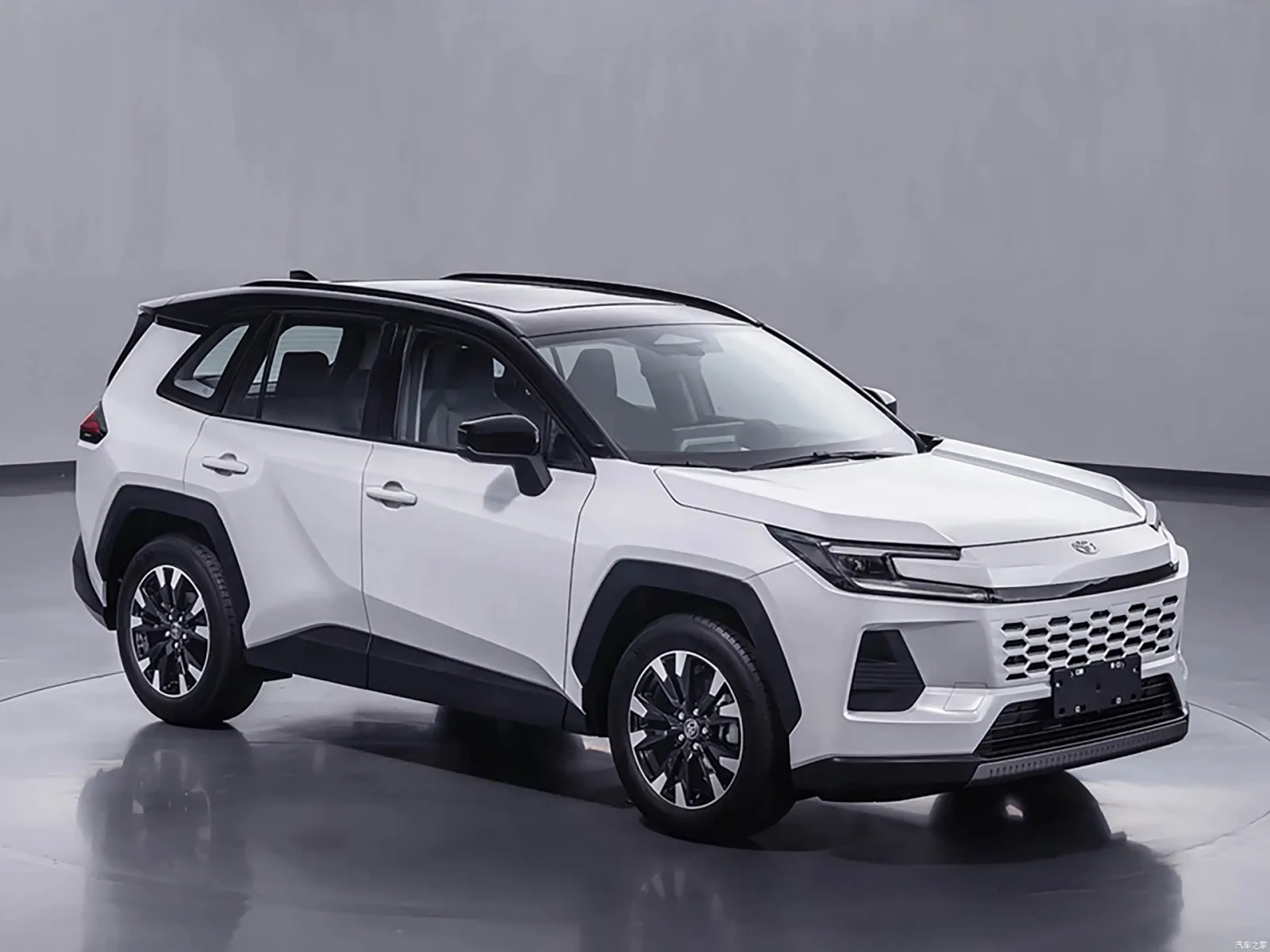 Toyota Wildlander 2026 — вид три четверти