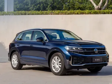 Volkswagen Touareg 2025 — вид сбоку