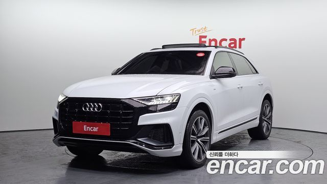 Audi Q8 55 TFSI Quattro Premium - фото 0
