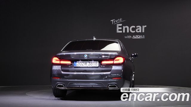 BMW 5-Series G30 520i M Sport - фото 3
