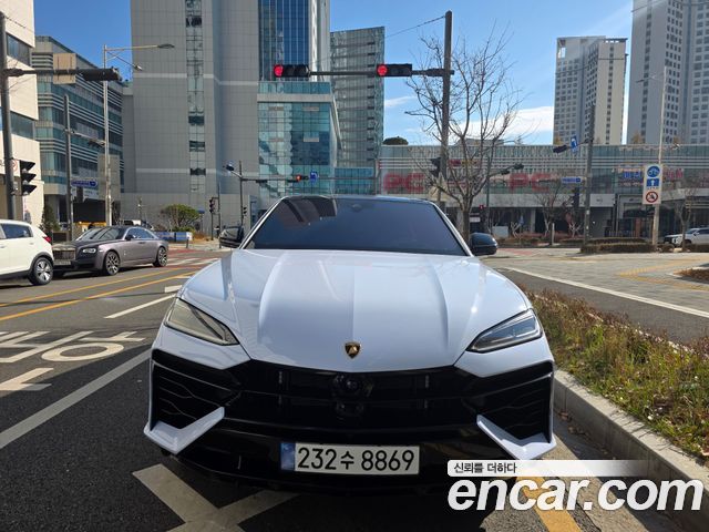 Lamborghini Urus 4.0 V8 SE - фото 0