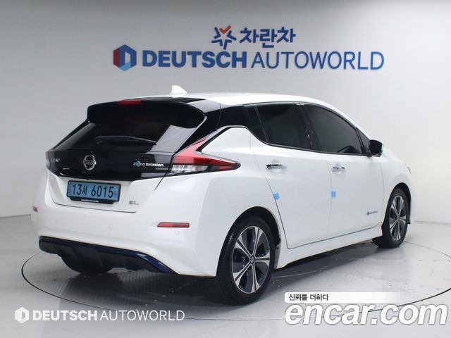 Nissan Leaf ZE1 EV SL - фото 1