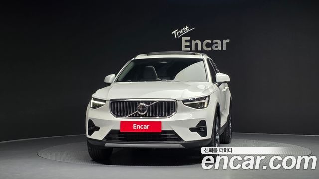 Volvo XC40 B4 Ultra Bright - фото 2