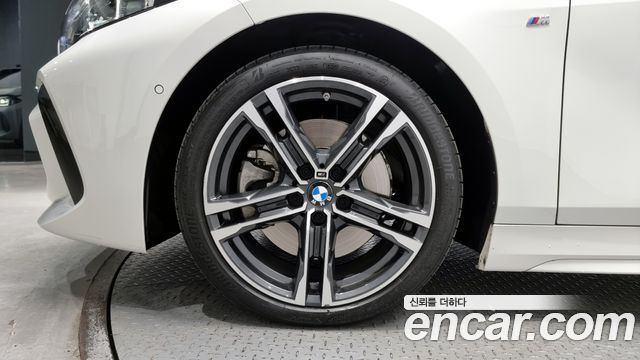 BMW 1-Series F40 120i M Sports - фото 4
