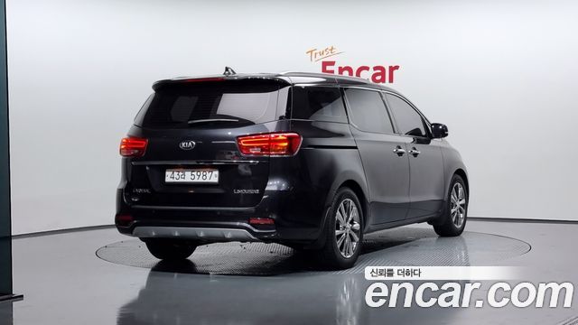 Kia Carnival Новый Gasoline 7-Seater Limousine President - фото 1