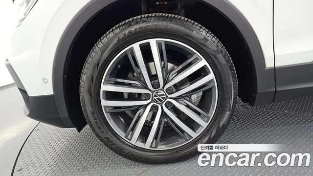 Volkswagen Tiguan 2-го поколения 2.0 TDI 4Motion Prestige - фото 4
