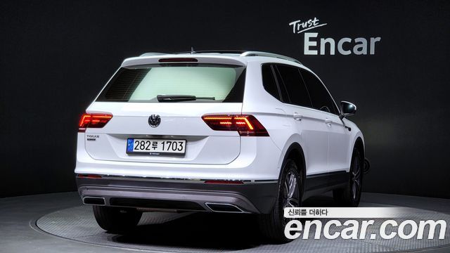 Volkswagen Tiguan 2.0 TDI Prestige - фото 1