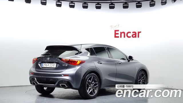 Infiniti Q30 2.0 Sport Essential - фото 1