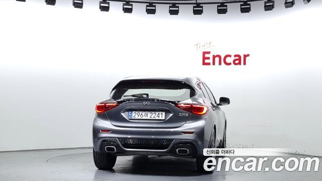Infiniti Q30 2.0 Sport Essential - фото 3