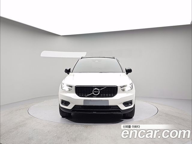 Volvo XC40 T4 R-Design - фото 2