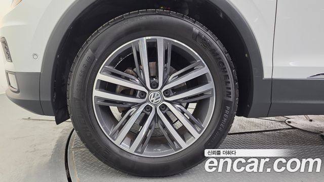 Volkswagen Tiguan 2.0 TDI Prestige - фото 4