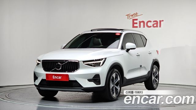 Volvo XC40 B4 Ultimate Bright - фото 0