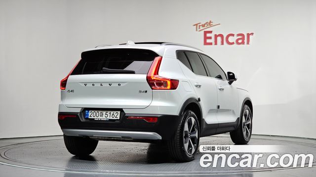 Volvo XC40 B4 Ultimate Bright - фото 1