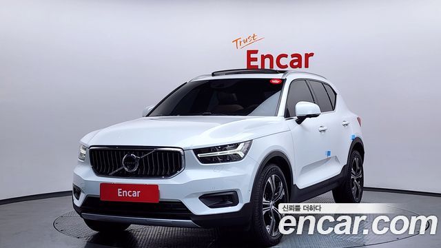 Volvo XC40 B4 Inscription - фото 0