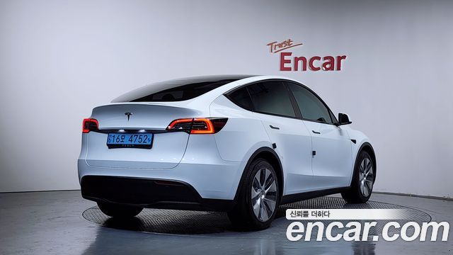 Tesla Model Y RWD - фото 1