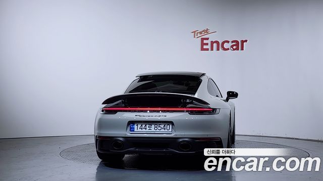 Porsche 911 Carrera 4 GTS - фото 3