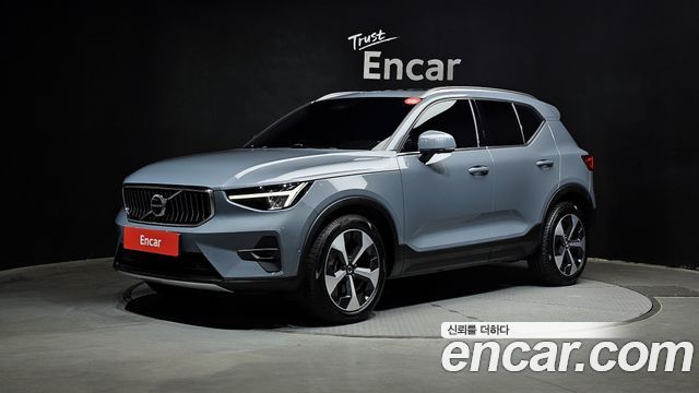 Volvo XC40 B4 Ultimate Bright - фото 0