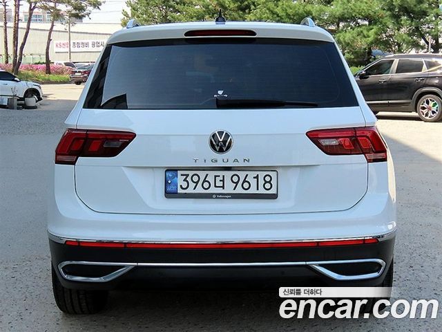 Volkswagen Tiguan 2-го поколения 2.0 TDI Premium - фото 3