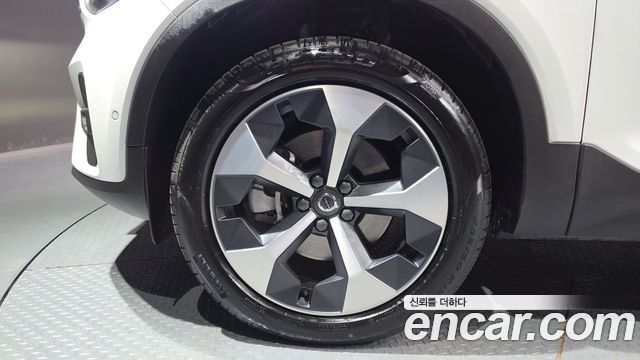 Volvo XC40 B4 Ultra Bright - фото 4