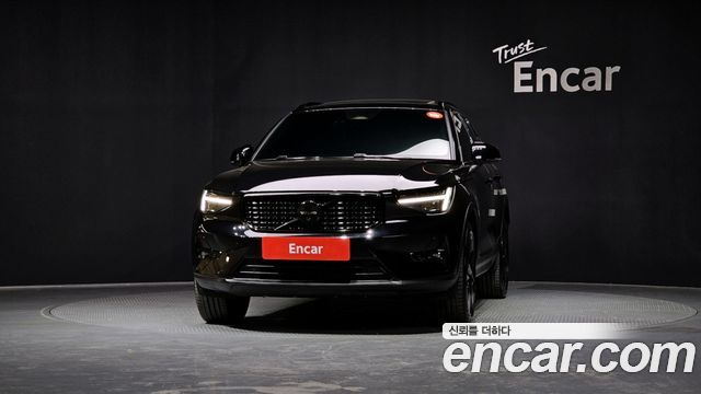 Volvo XC40 B4 Black Edition - фото 2