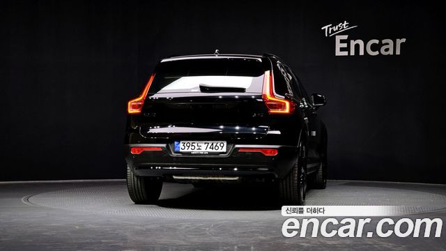Volvo XC40 B4 Black Edition - фото 3