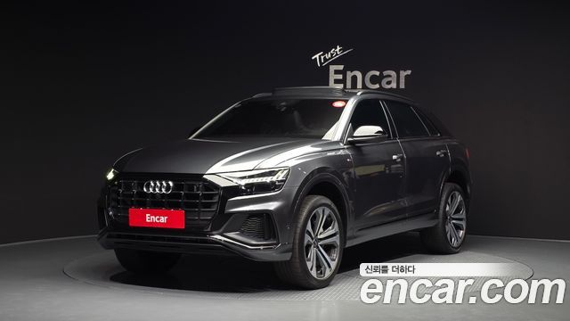 Audi Q8 55 TFSI Quattro Premium - фото 0
