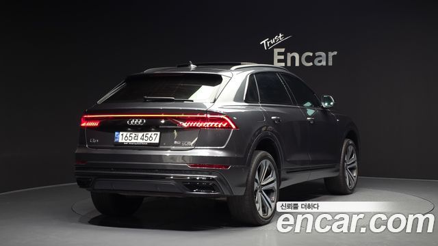 Audi Q8 55 TFSI Quattro Premium - фото 1