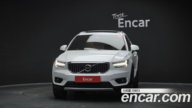 Volvo XC40 T4 Inscription - фото 2