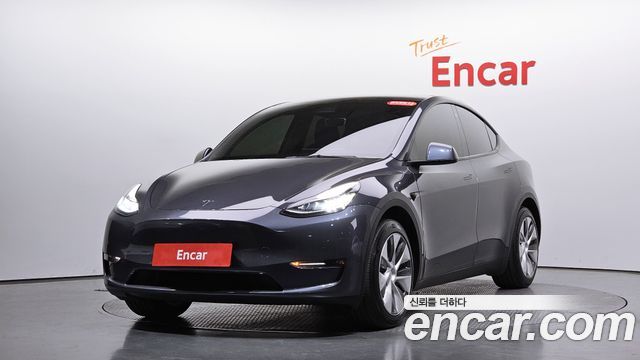 Tesla Model Y Standard Range RWD - фото 0