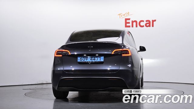 Tesla Model Y Standard Range RWD - фото 3