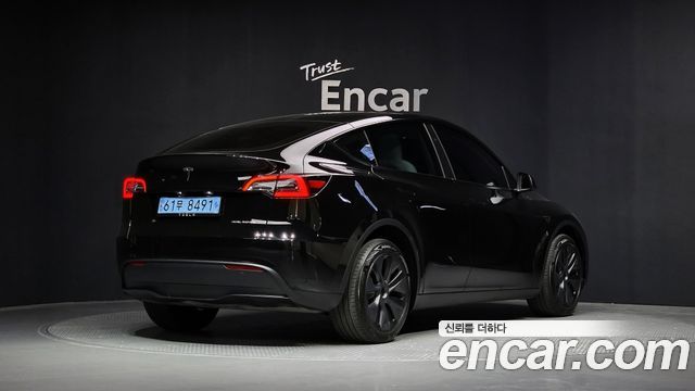 Tesla Model Y Long Range AWD - фото 1