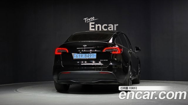 Tesla Model Y Long Range AWD - фото 3