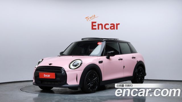 Mini Cooper 5-Door Classic Plus 3rd - фото 0