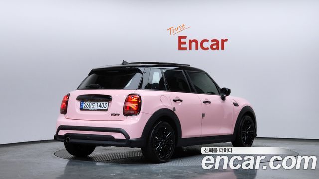 Mini Cooper 5-Door Classic Plus 3rd - фото 1